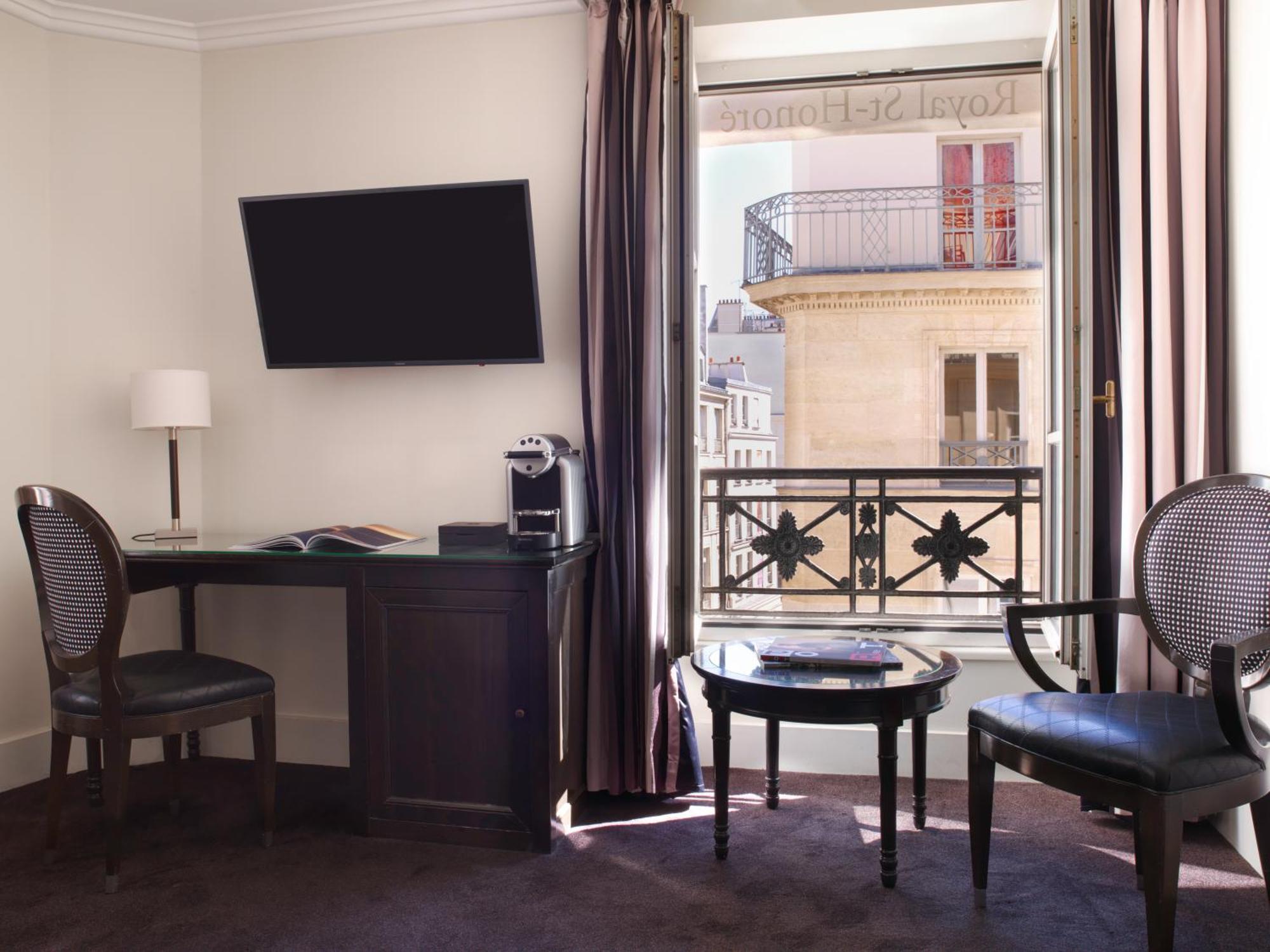 Royal Saint Honore Louvre Parigi